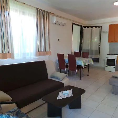 In Pula With One-bedroom 9 Apartment *