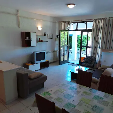 In Pula With One-bedroom 9 * Stinjan