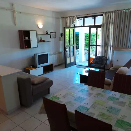In Pula With One-bedroom 9 Stinjan