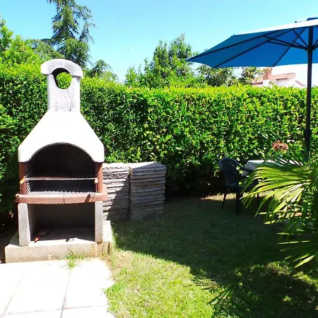 In Pula With One-bedroom 9 Apartment Stinjan