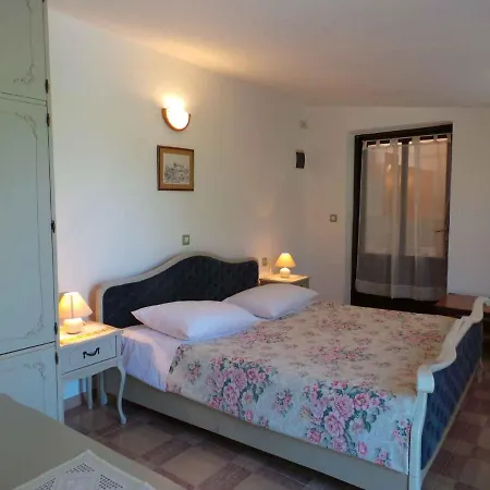 In Pula With One-bedroom 9 Štinjan